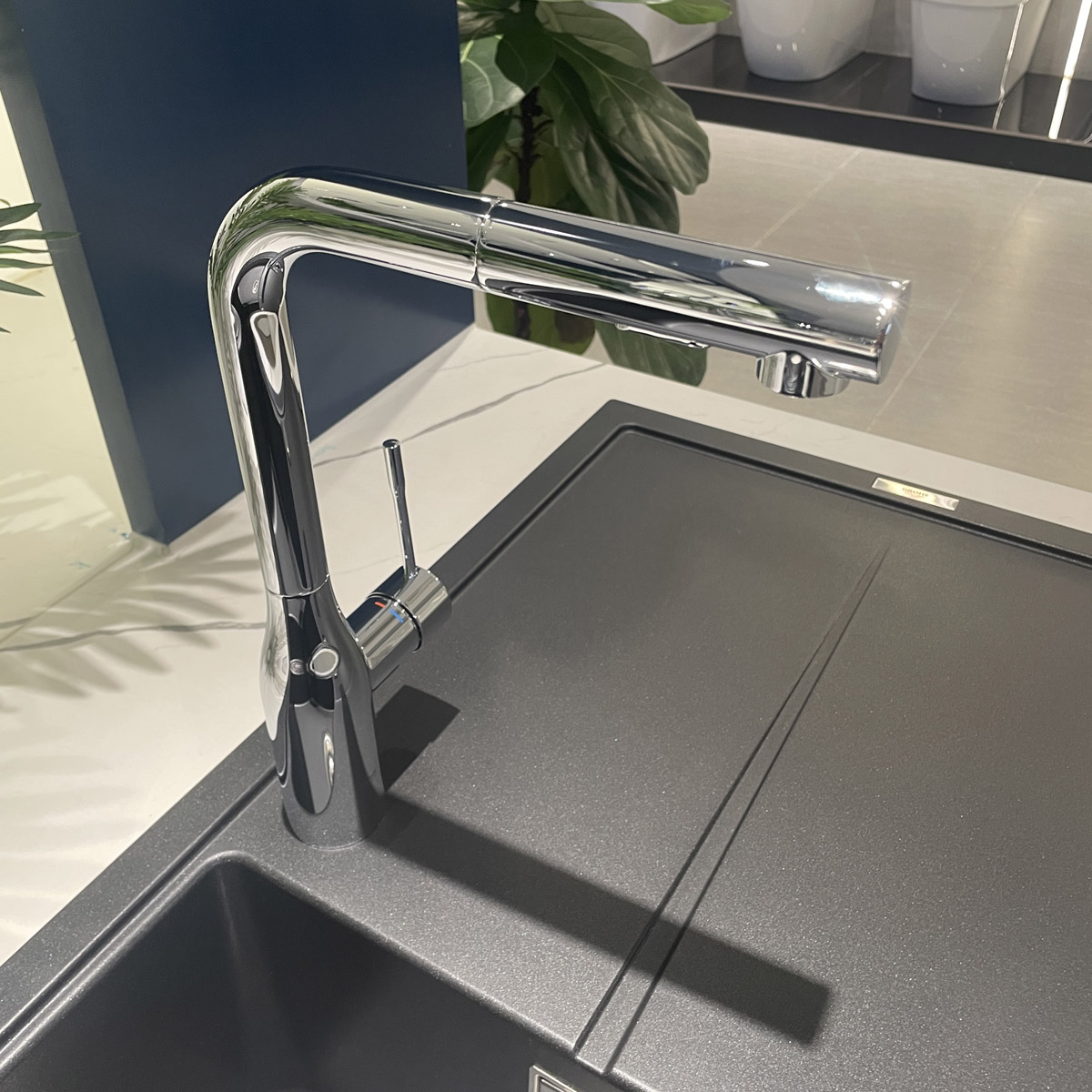 Vòi bếp dây rút nóng lạnh Essence GROHE 30270000