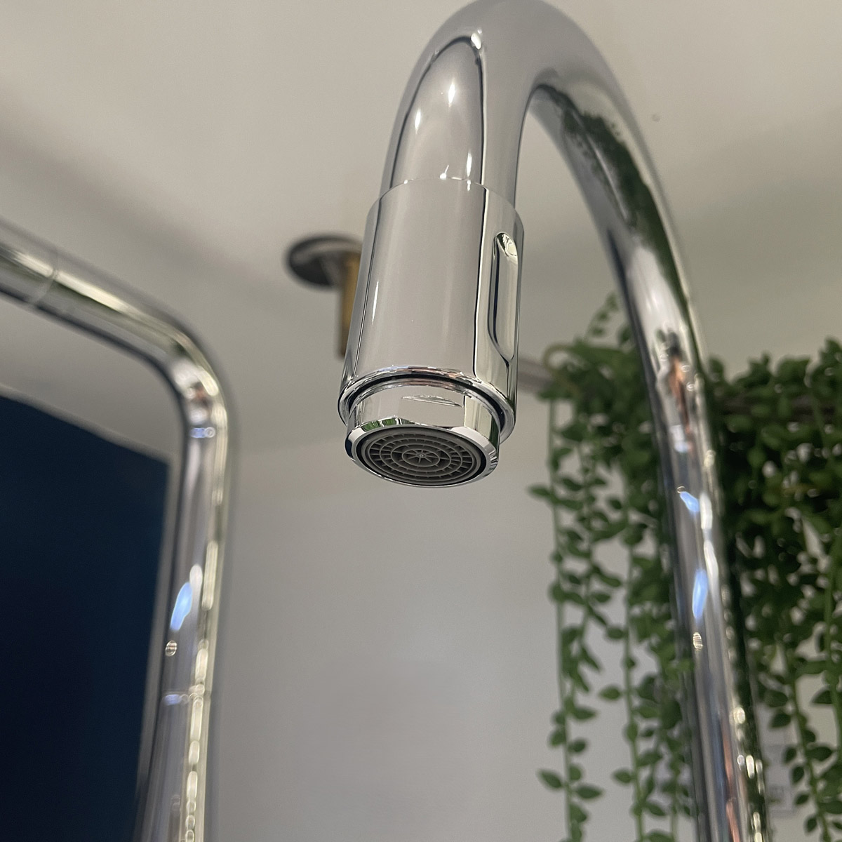 Vòi bếp dây rút nóng lạnh Eurostyle Cosmopolitan GROHE 31126004