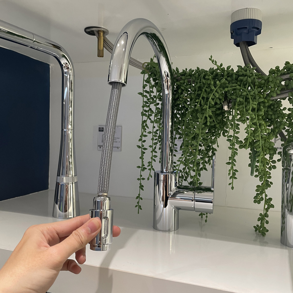 Vòi bếp dây rút nóng lạnh Eurostyle Cosmopolitan GROHE 31126004
