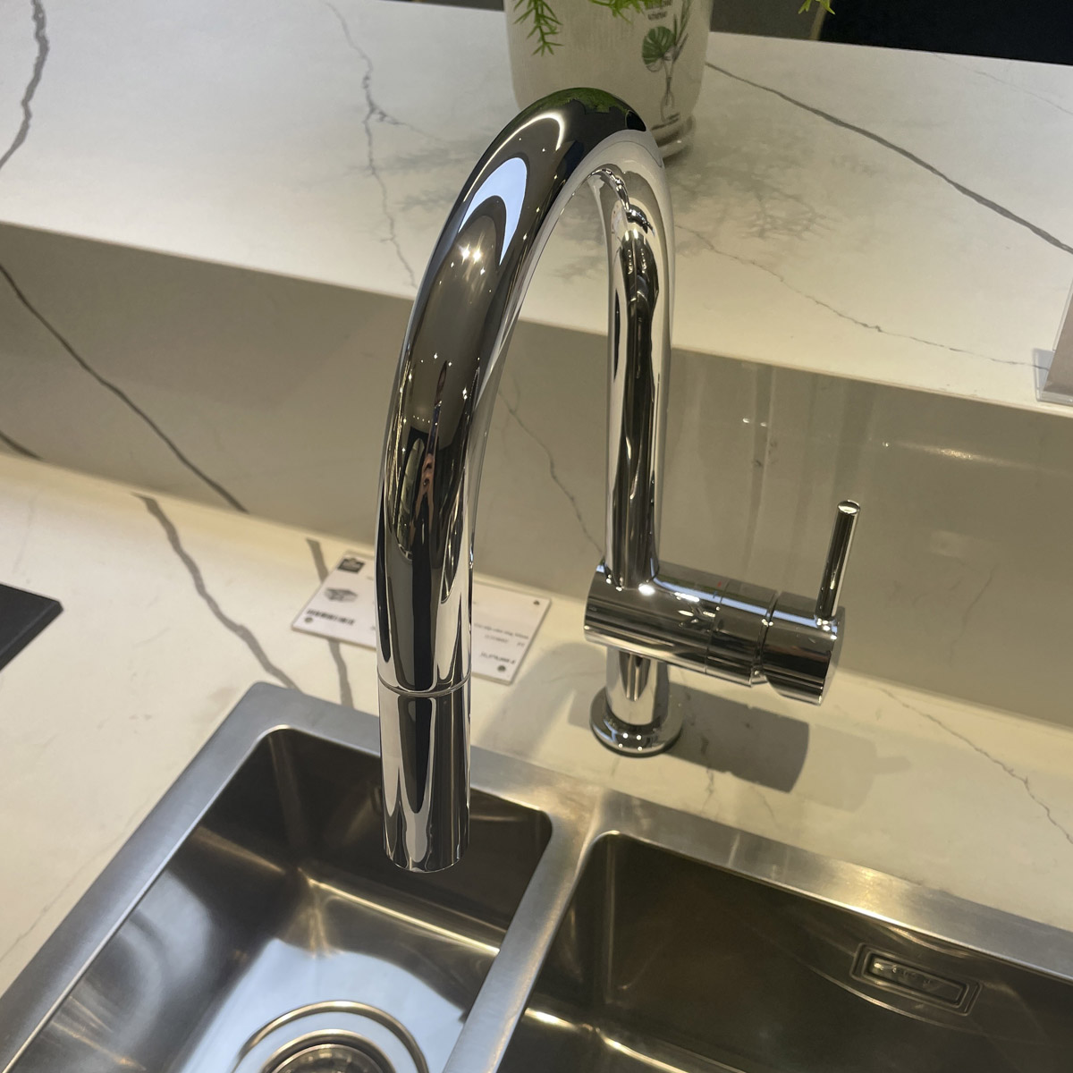 Vòi bếp dây rút nóng lạnh Minta Touch GROHE 31358002