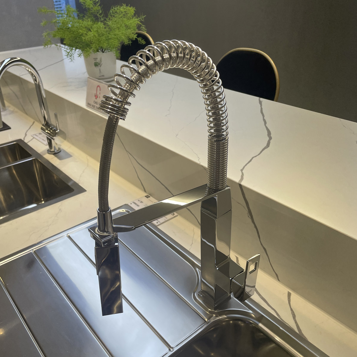 Vòi bếp nóng lạnh cần lò xo Eurocube GROHE 31395000