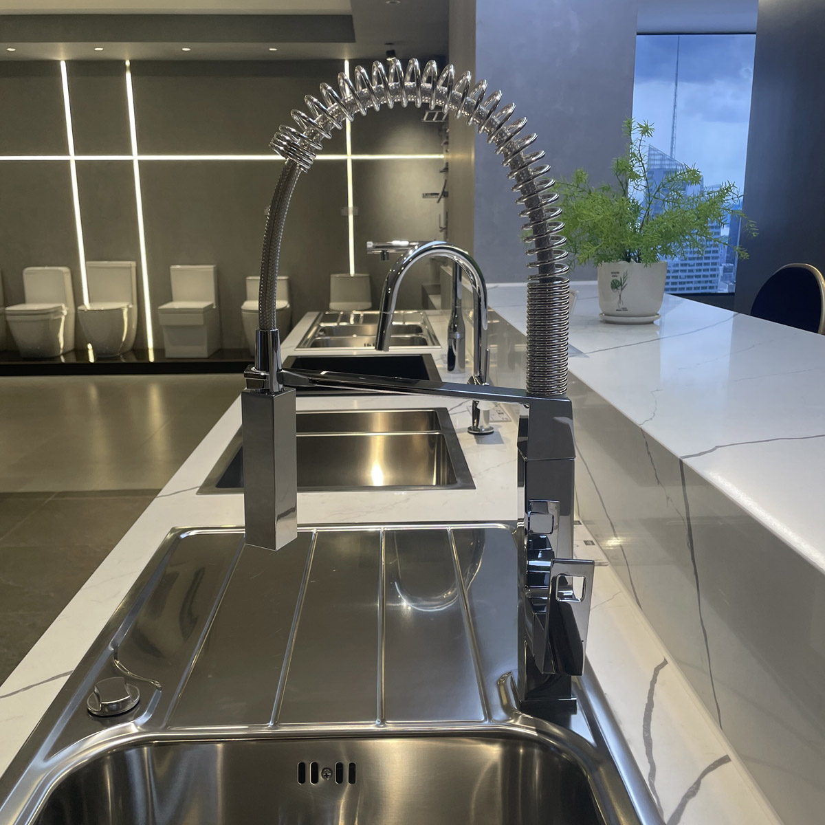 Vòi bếp nóng lạnh cần lò xo Eurocube GROHE 31395000