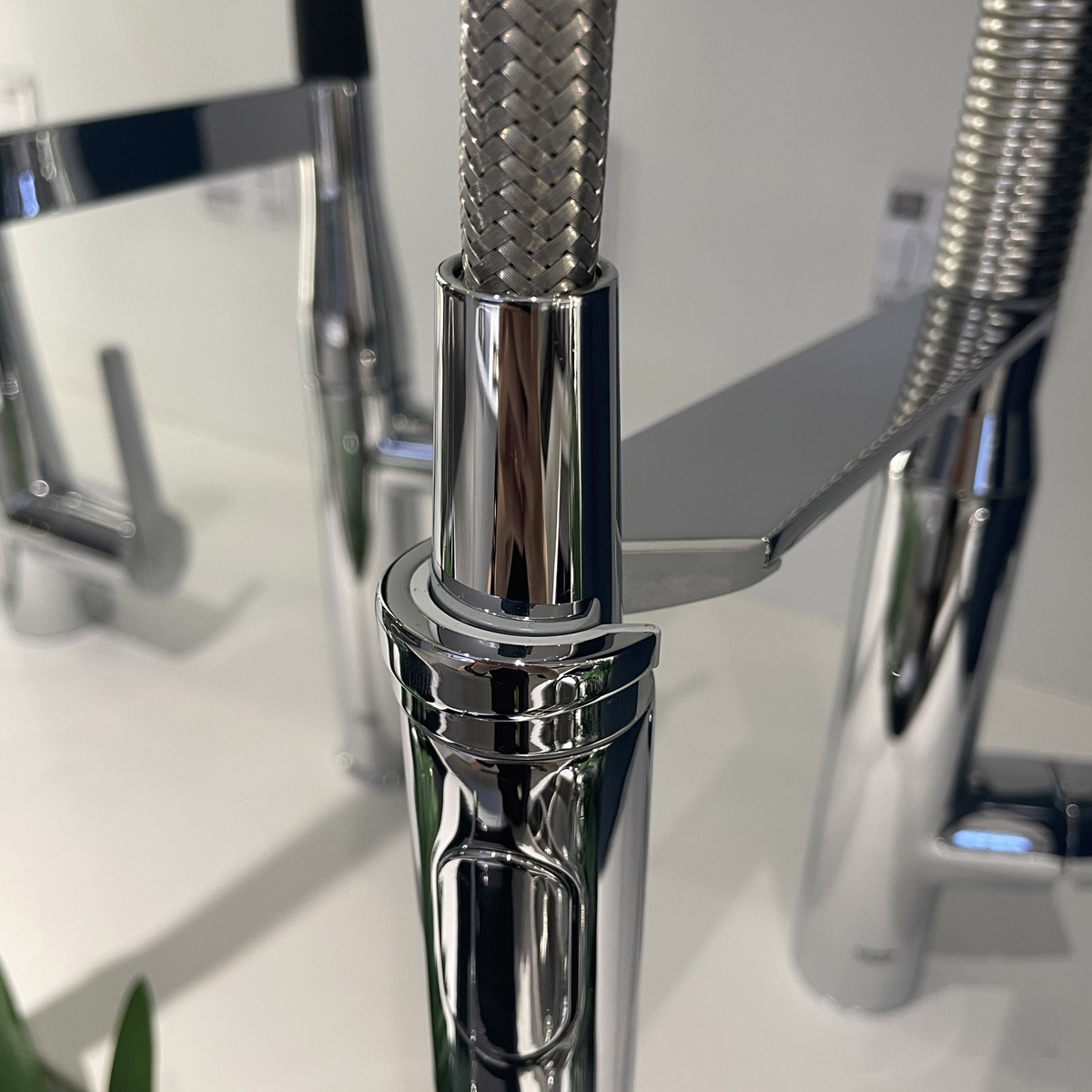 Vòi bếp dây rút nóng lạnh K7 Grohe 32950000