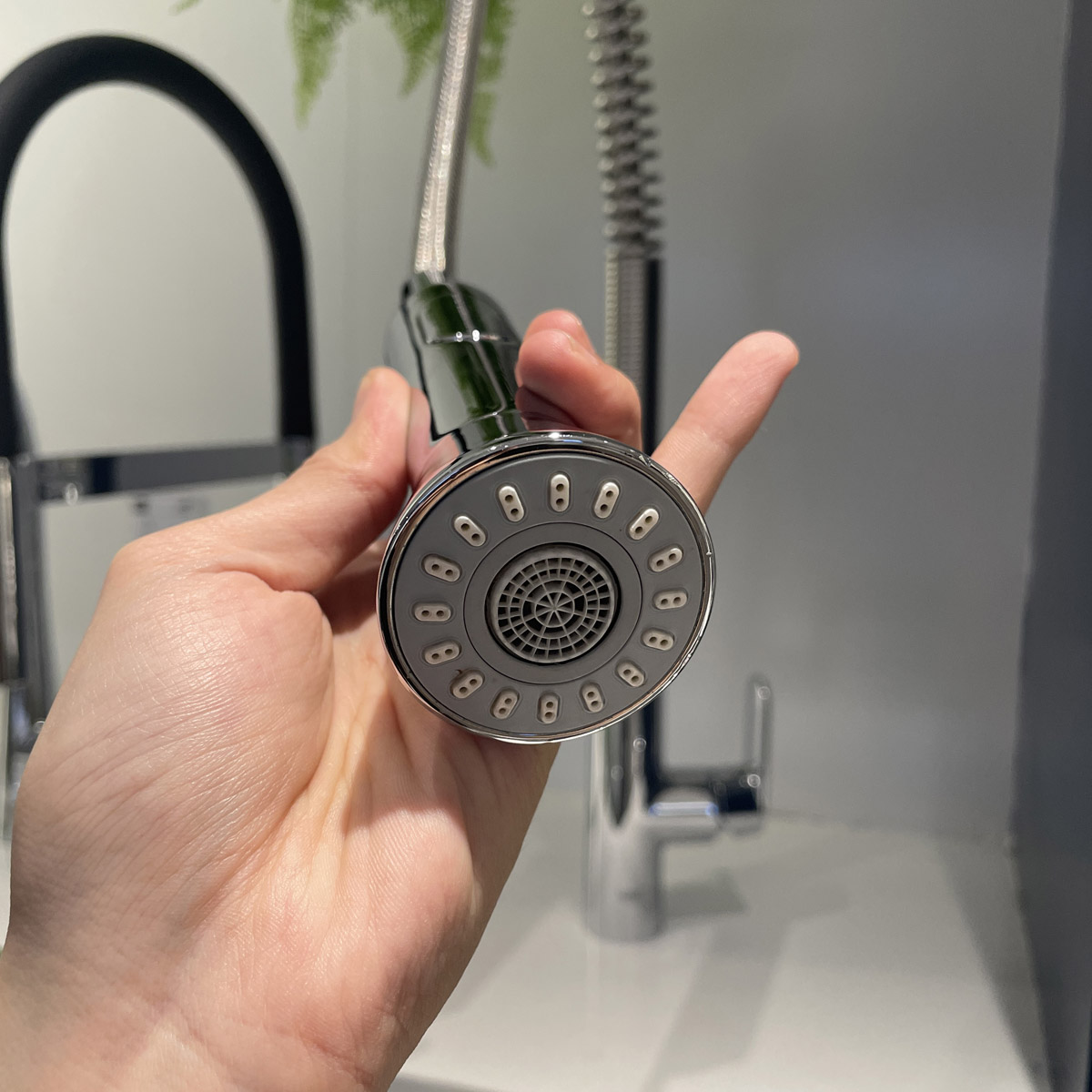 Vòi bếp dây rút nóng lạnh K7 Grohe 32950000