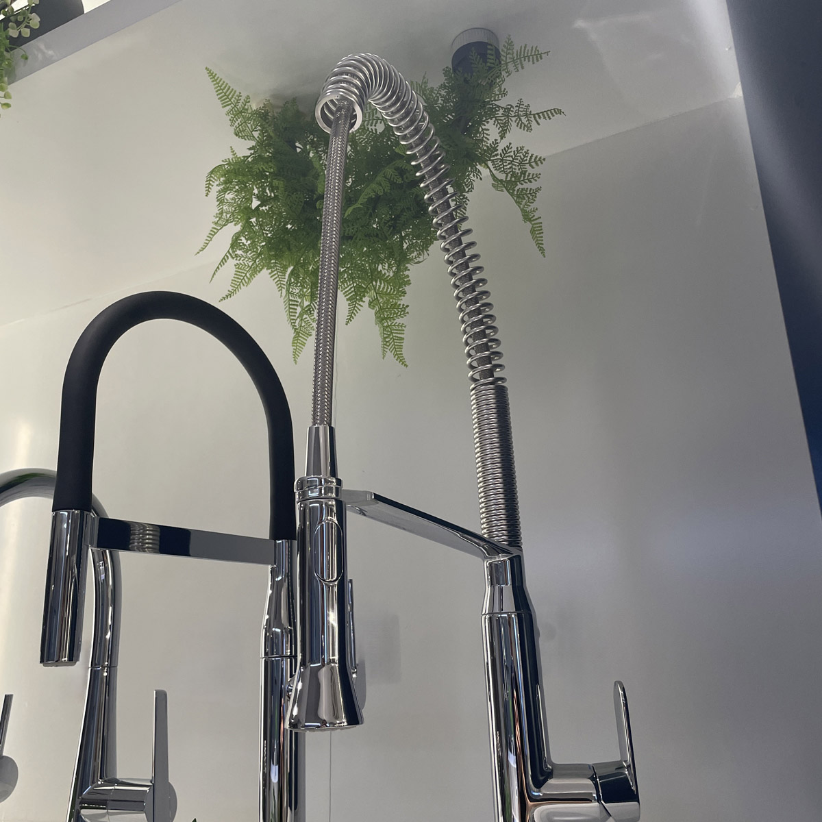 Vòi bếp dây rút nóng lạnh K7 Grohe 32950000