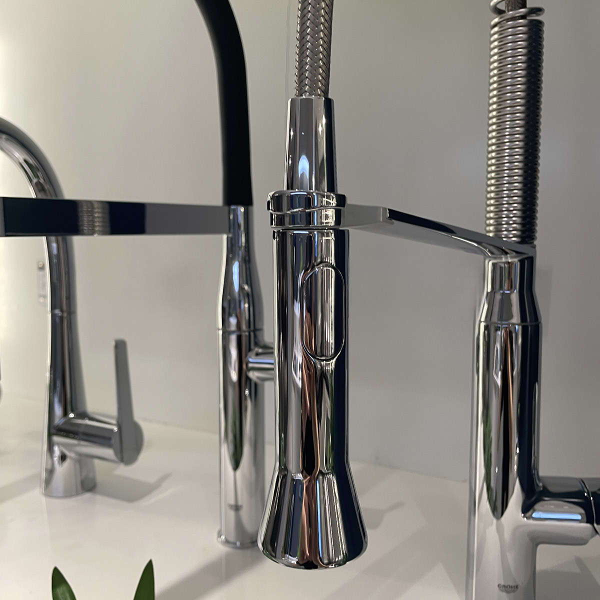 Vòi bếp dây rút nóng lạnh K7 Grohe 32950000