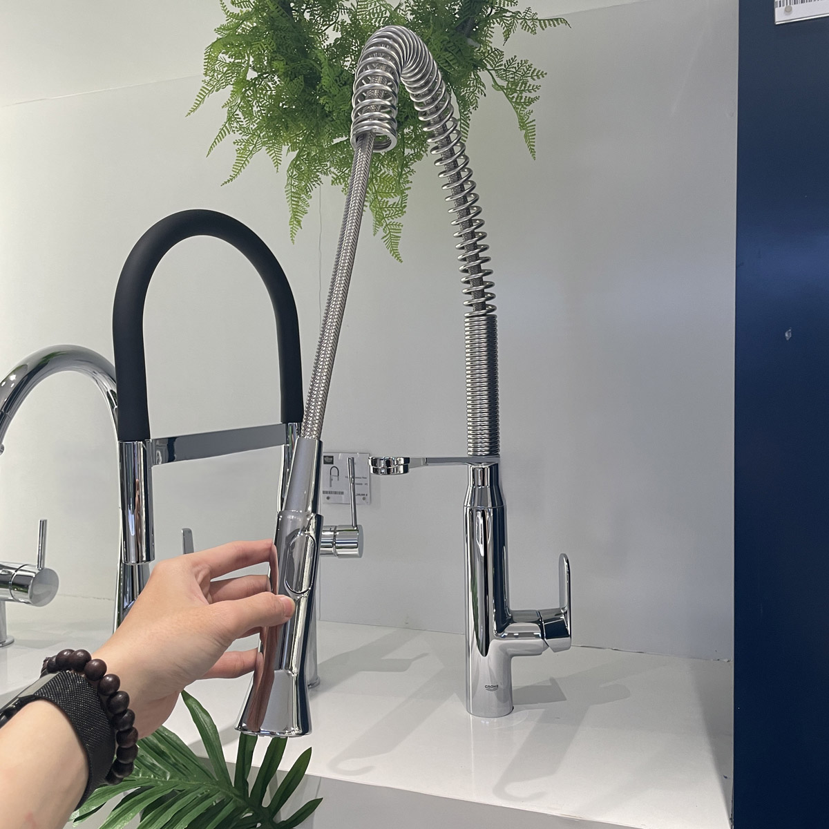 Vòi bếp dây rút nóng lạnh K7 Grohe 32950000