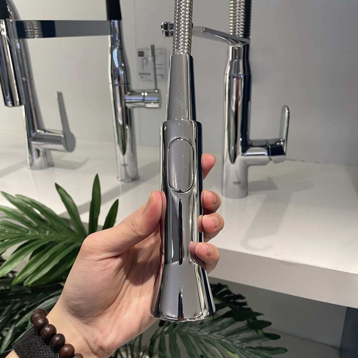 Vòi bếp dây rút nóng lạnh K7 Grohe 32950000