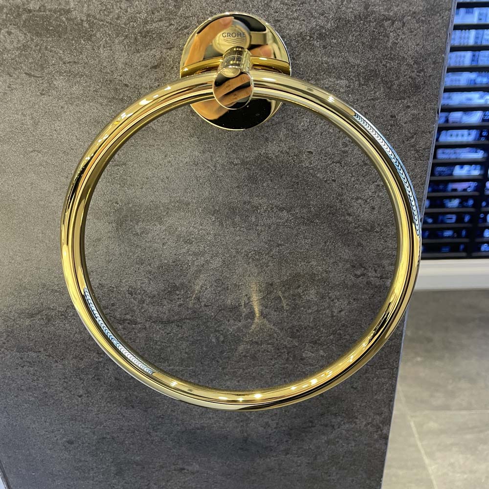 Vòng treo khăn Essentials GROHE 40365001
