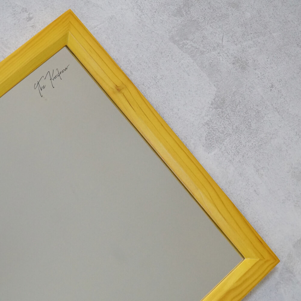 Gương khung gỗ thông sơn vàng M.A.D (Mộc Anh Đào)