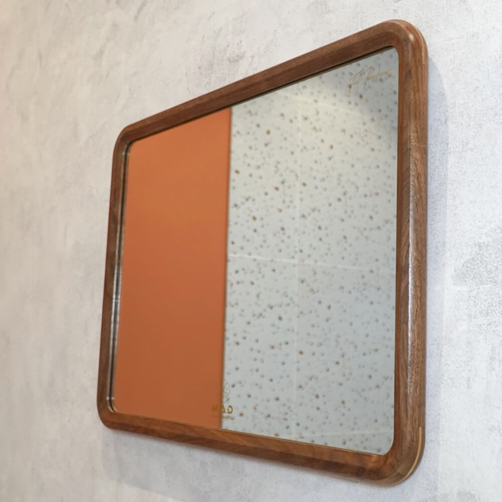 Gương khung gỗ Óc Chó M.A.D (Mộc Anh Đào)