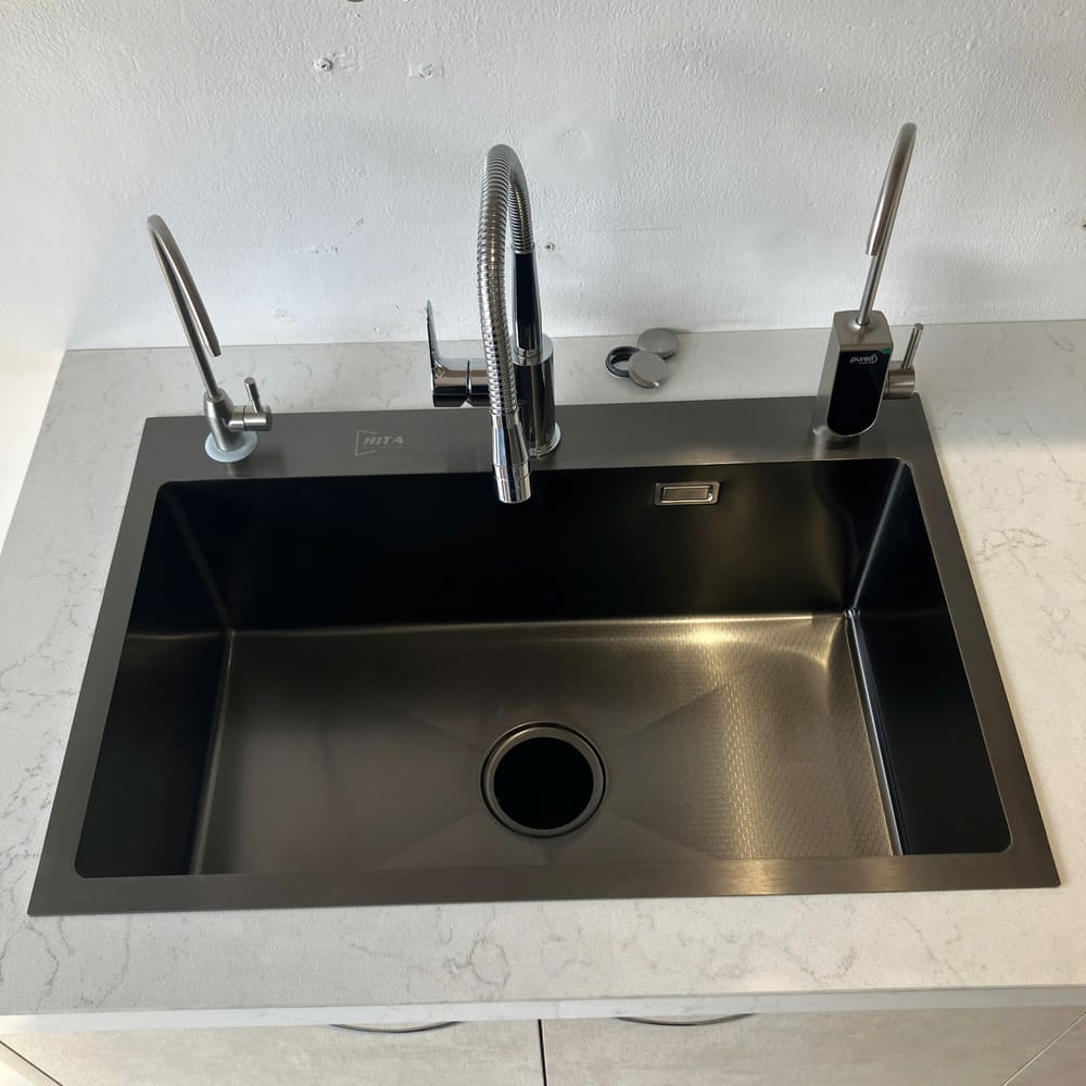 Chậu chén 1 hố phủ nano đen 68x45 cm HITA HD6845ND