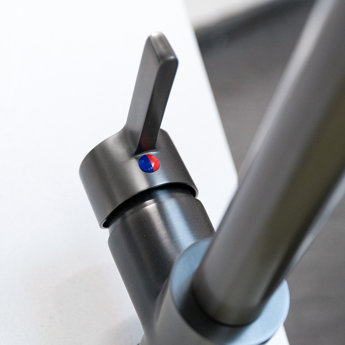 Vòi bếp nóng lạnh dây rút HITA HKS8612