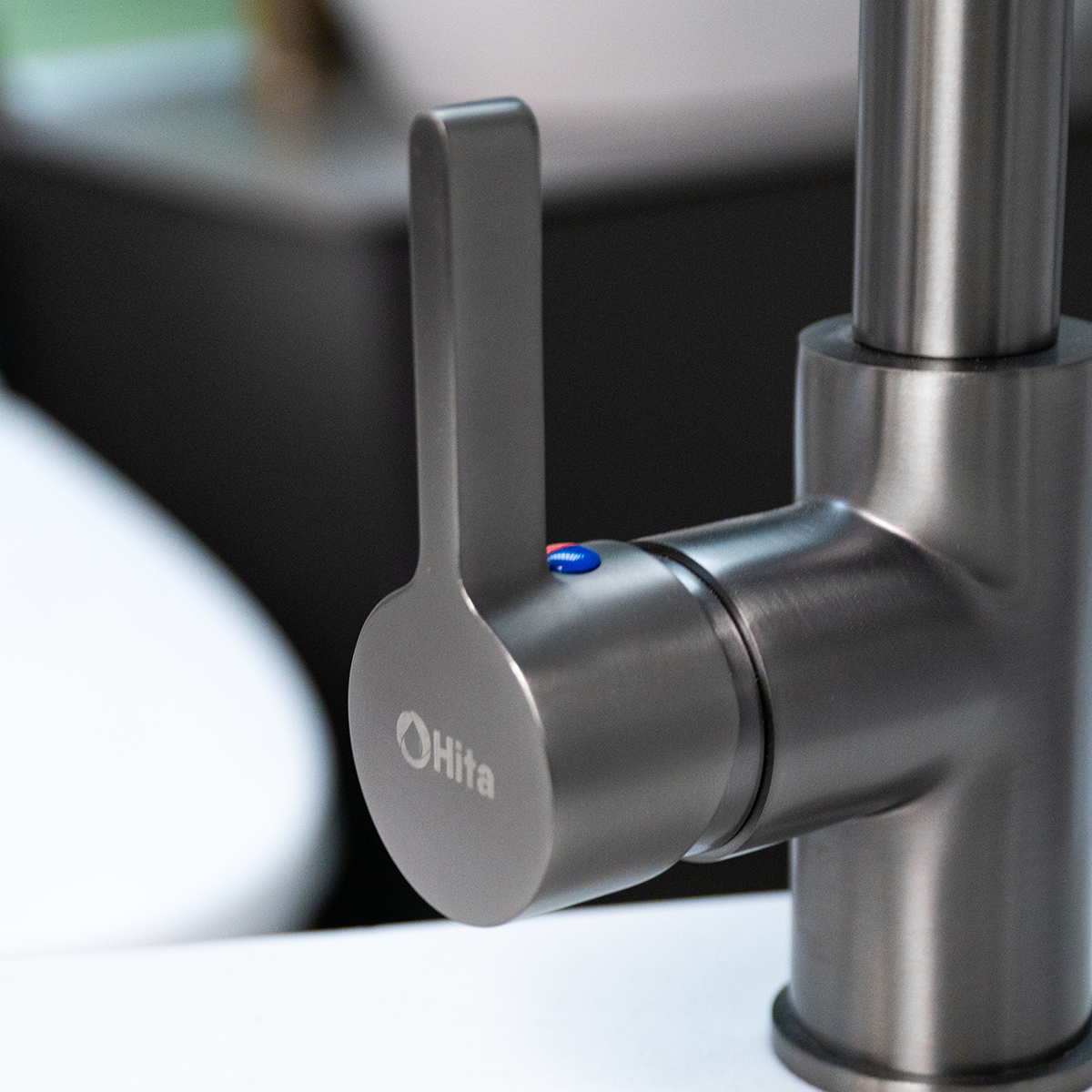 Vòi bếp nóng lạnh dây rút HITA HKS8612