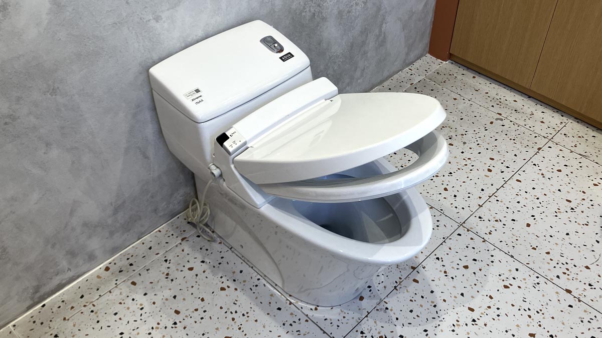 Bồn cầu 1 khối nắp điện tử INAX AC-1032 + CW-KB22AVN