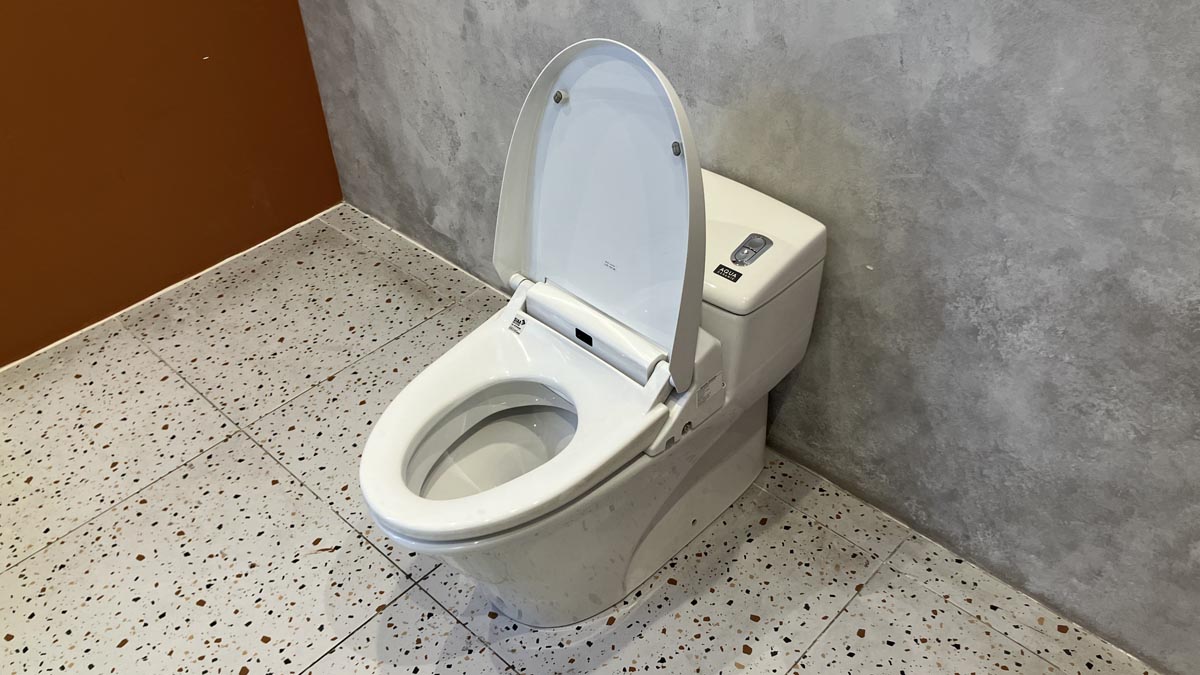 Bồn cầu 1 khối nắp điện tử INAX AC-1032 + CW-KB22AVN