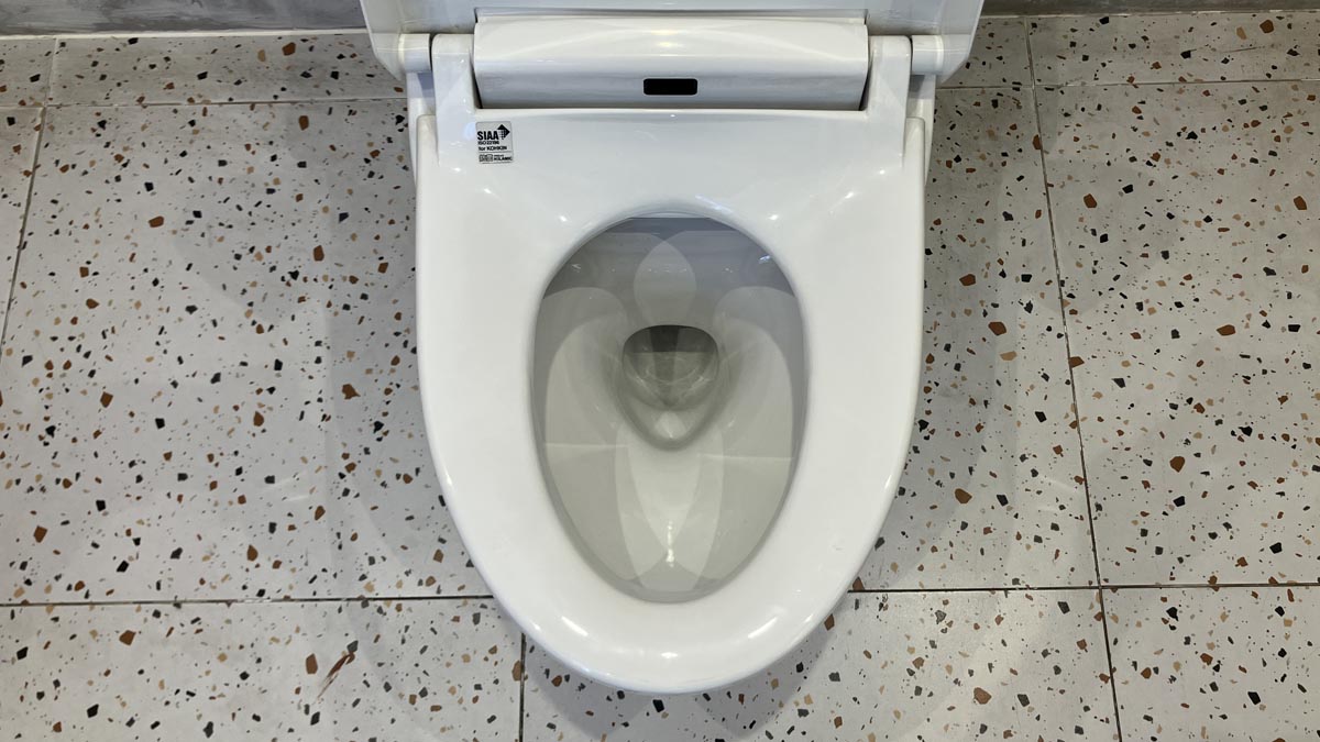 Bồn cầu 1 khối nắp điện tử INAX AC-1032 + CW-KB22AVN