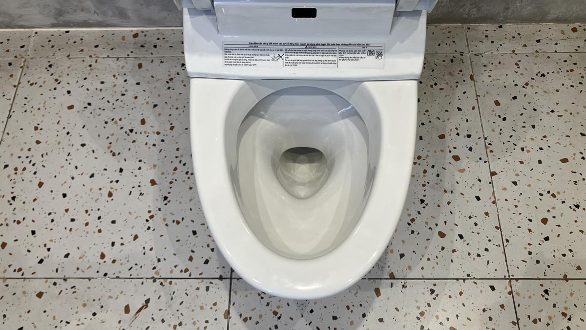 Bồn cầu 1 khối nắp điện tử INAX AC-1032 + CW-KB22AVN