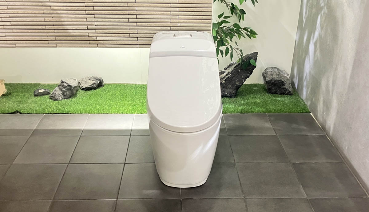 Bồn cầu 1 khối INAX AC-1032VN (AC1032VN) nắp đóng êm
