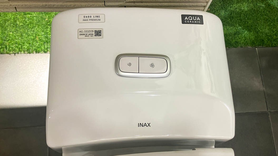 Bồn cầu 1 khối INAX AC-1032VN (AC1032VN) nắp đóng êm
