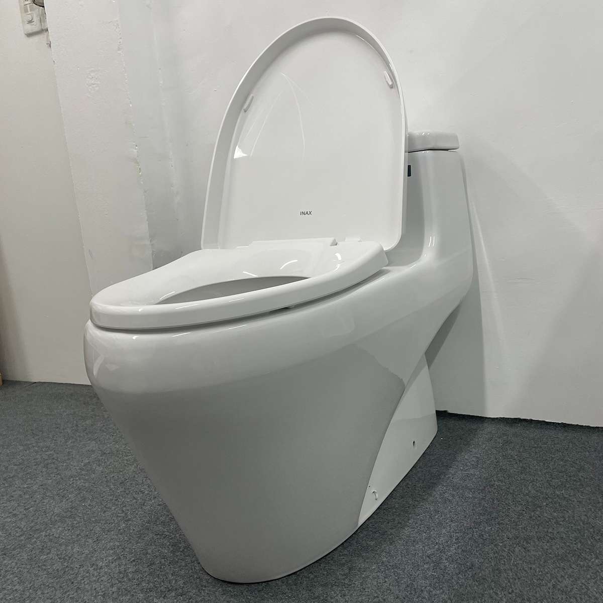 Bồn cầu 1 khối INAX AC-1035VN (AC1035VN) nắp đóng êm