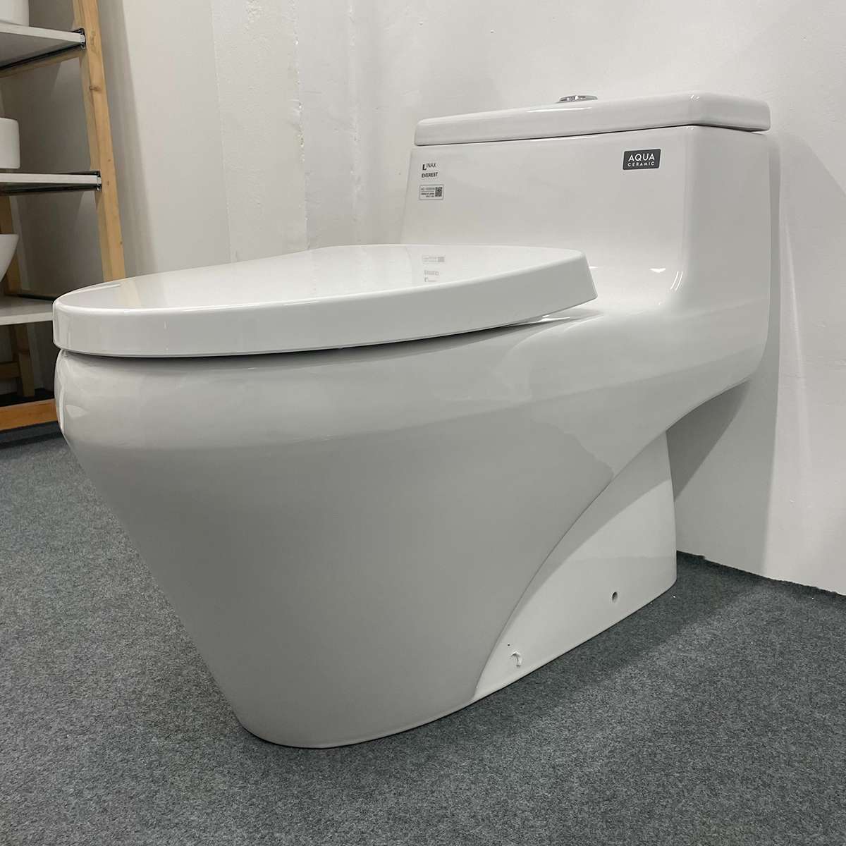 Bồn cầu 1 khối INAX AC-1035VN (AC1035VN) nắp đóng êm