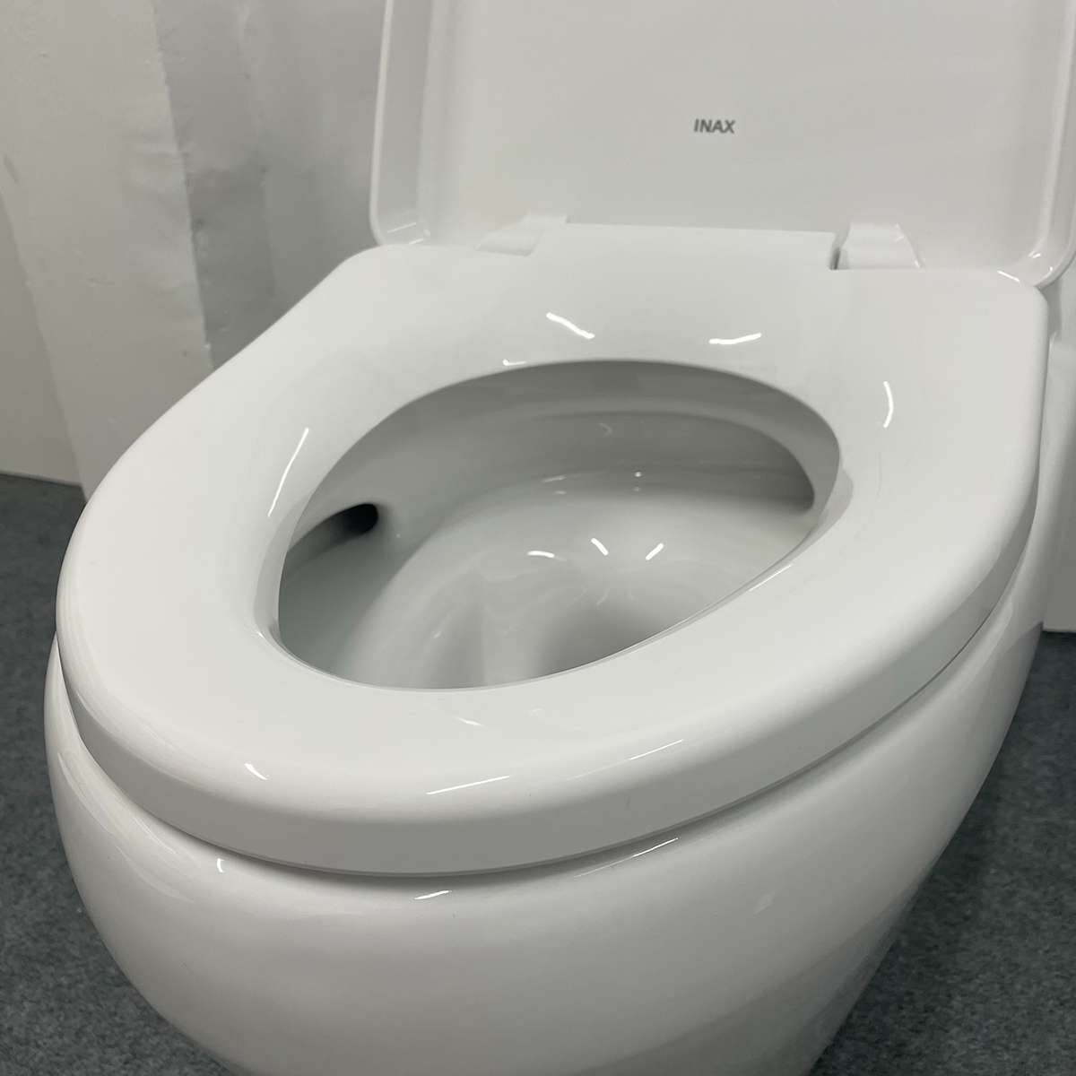 Bồn cầu 1 khối INAX AC-1035VN (AC1035VN) nắp đóng êm