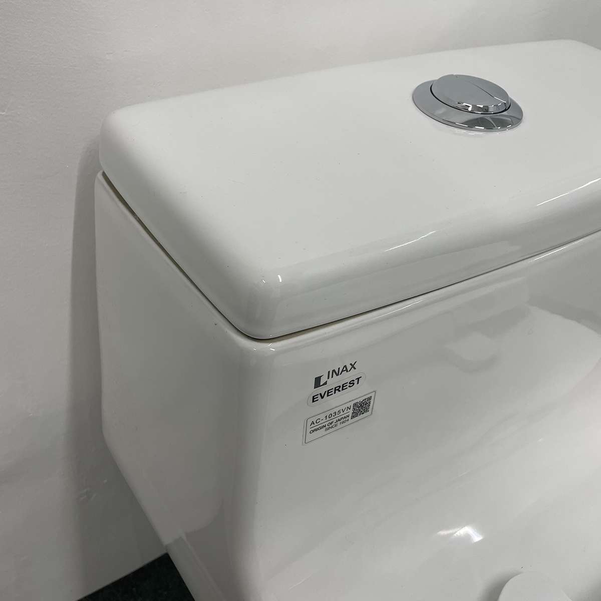 Bồn cầu 1 khối INAX AC-1035VN (AC1035VN) nắp đóng êm