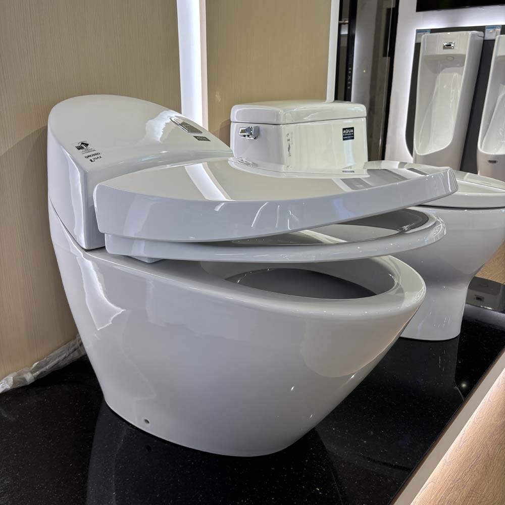 Bồn cầu 1 khối INAX AC-2700VN (AC2700VN) nắp đóng êm