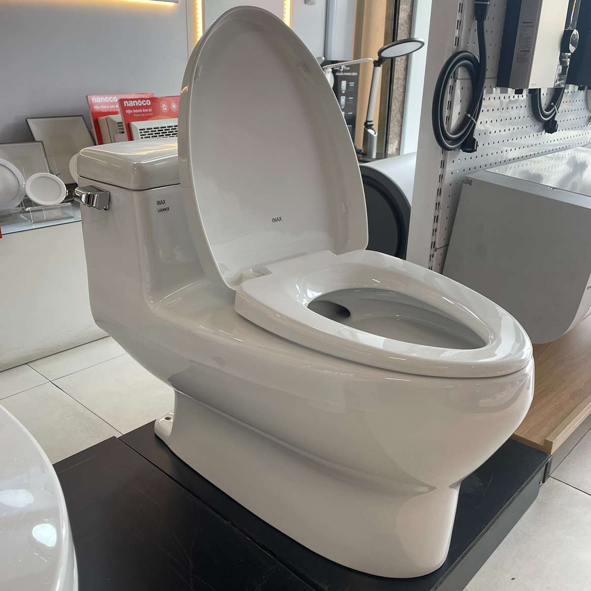 Bồn cầu 1 khối INAX AC-4005VN (AC4005VN) nắp đóng êm