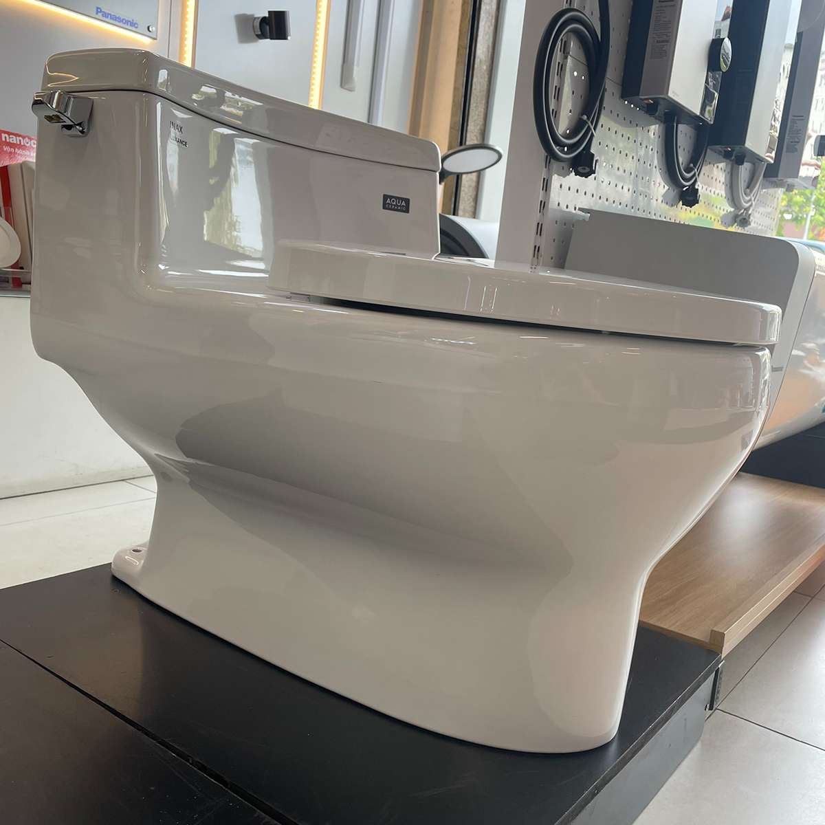 Bồn cầu 1 khối INAX AC-4005VN (AC4005VN) nắp đóng êm