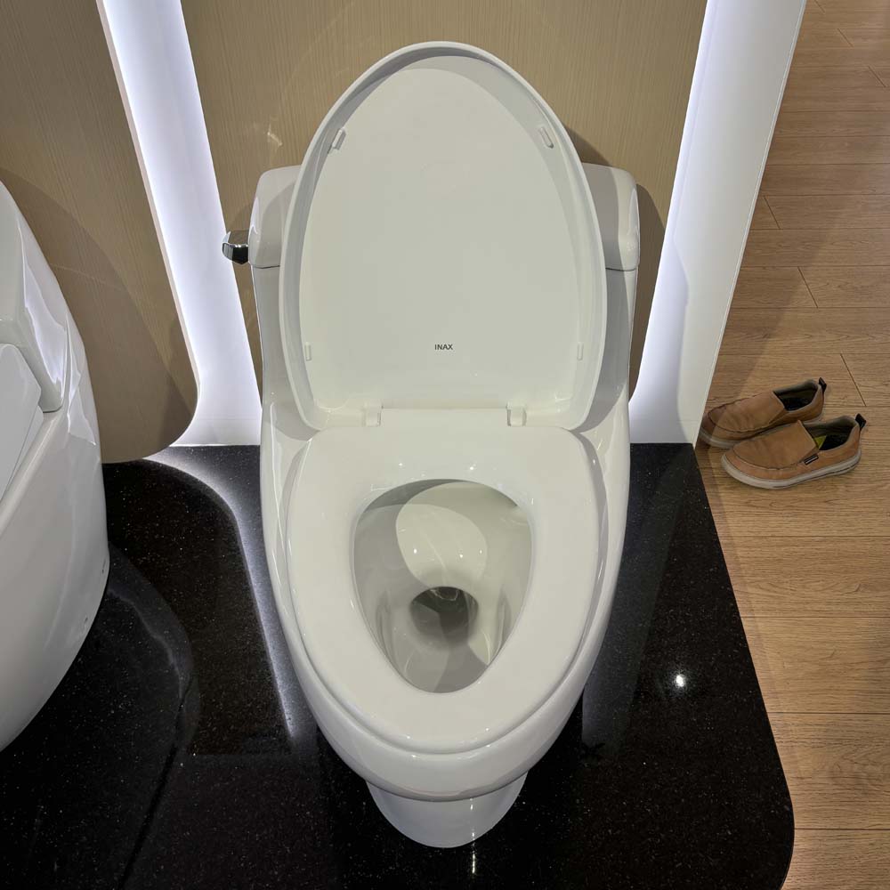 Bồn cầu 1 khối INAX AC-4005VN (AC4005VN) nắp đóng êm