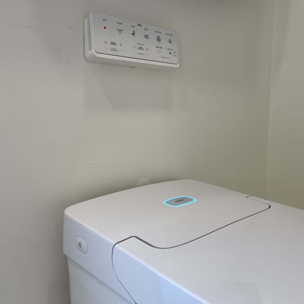 Bồn cầu điện tử Saras Auto Open INAX AC-819VN (AC819VN)