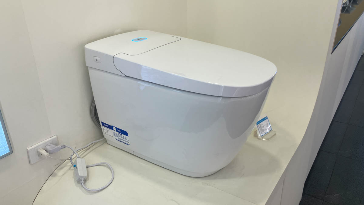 Bồn cầu điện tử Saras Auto Open INAX AC-819VN (AC819VN)