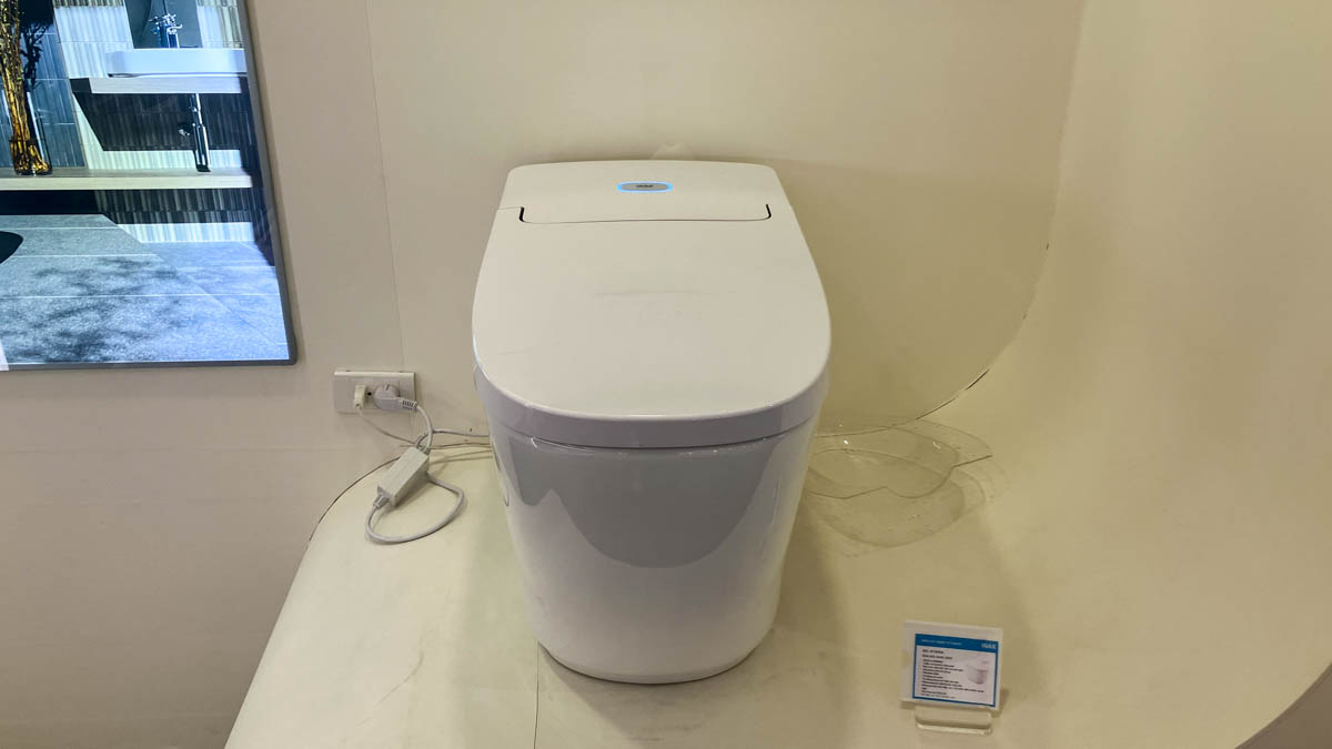 Bồn cầu điện tử Saras Auto Open INAX AC-819VN (AC819VN)