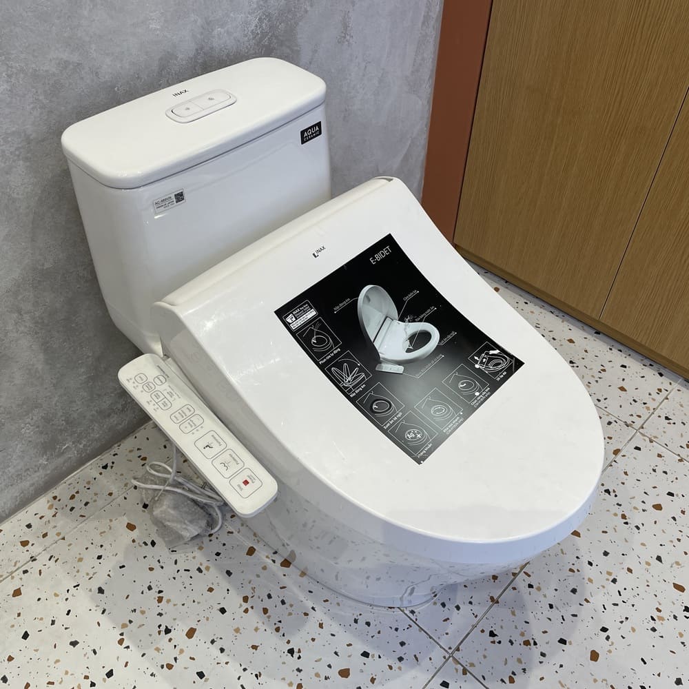 Bồn cầu 1 khối nắp điện tử INAX AC-989 + CW-H18VN