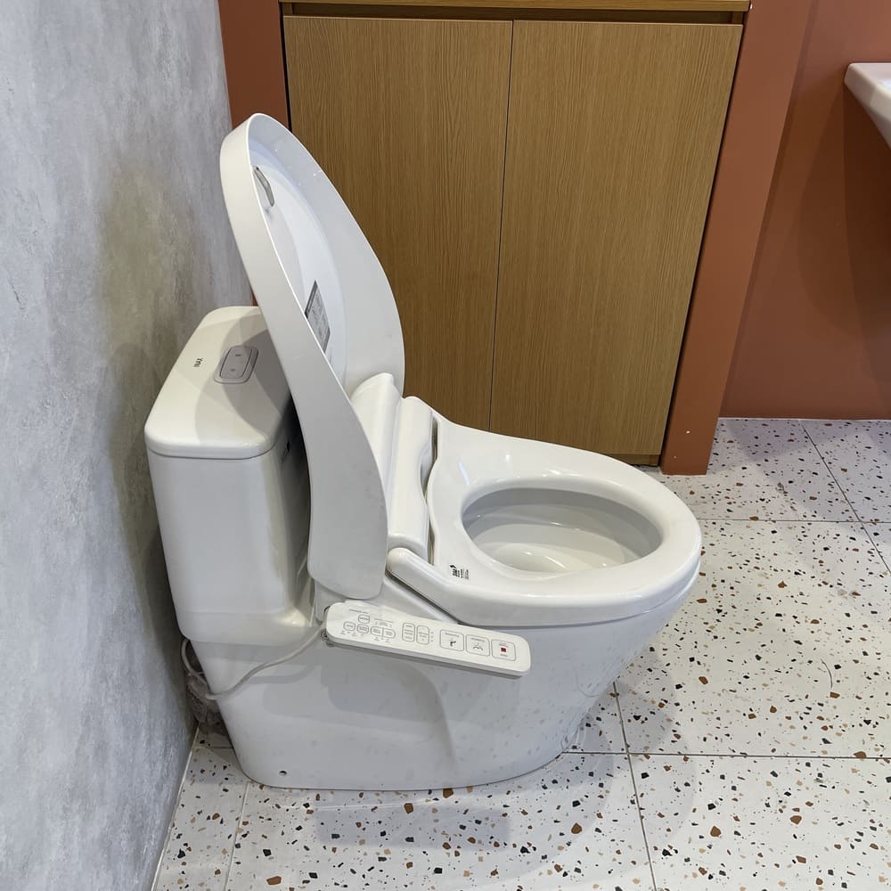 Bồn cầu 1 khối nắp điện tử INAX AC-989 + CW-H18VN