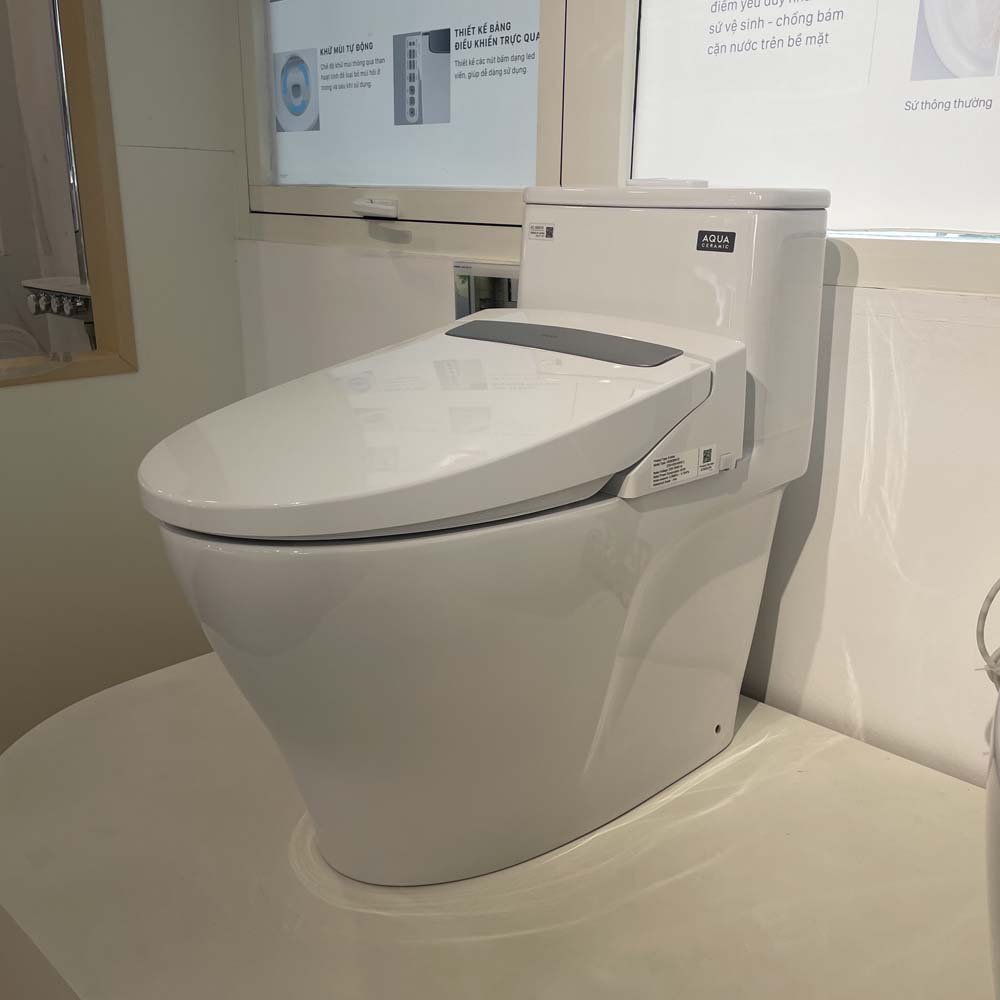 Bồn cầu 1 khối nắp điện tử INAX AC-989 + CW-H20VN