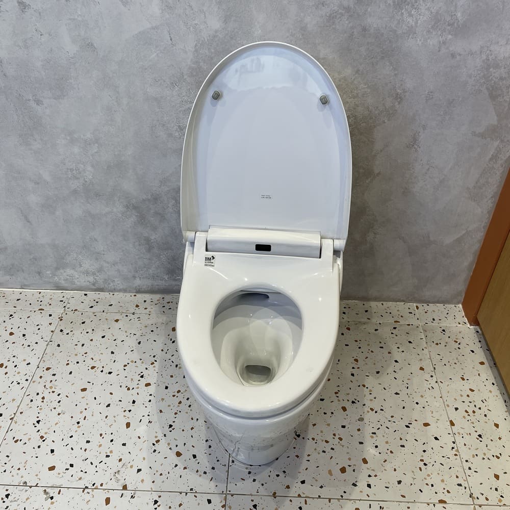 Bồn cầu 1 khối nắp điện tử INAX AC-989 + CW-KA22AVN