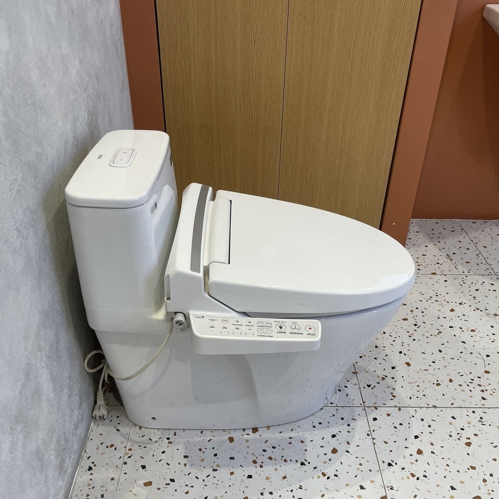 Bồn cầu 1 khối nắp điện tử INAX AC-989 + CW-KB22AVN