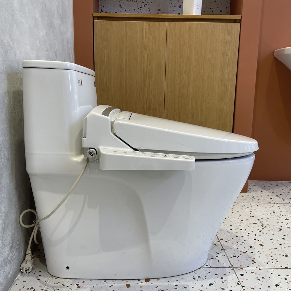 Bồn cầu 1 khối nắp điện tử INAX AC-989 + CW-KB22AVN