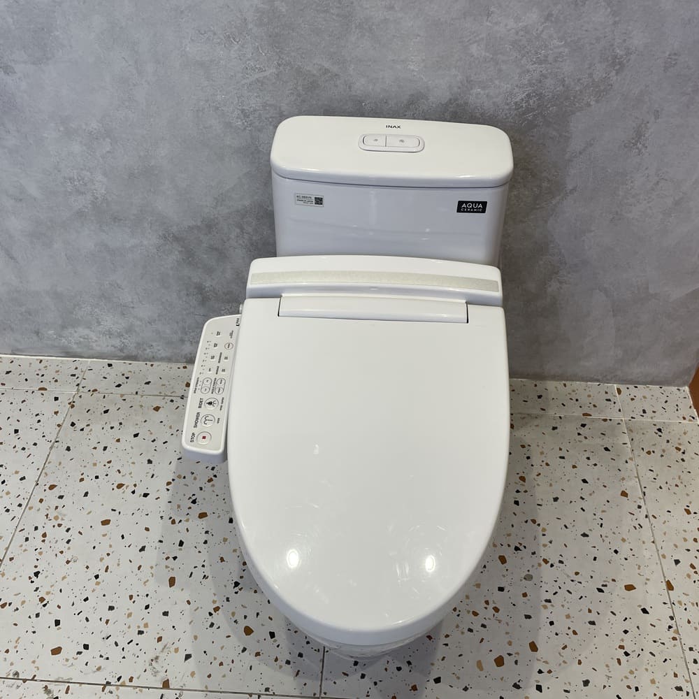 Bồn cầu 1 khối nắp điện tử INAX AC-989 + CW-KB22AVN