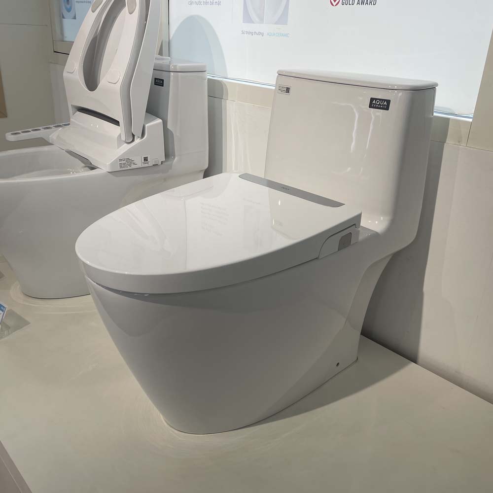 Bồn cầu 1 khối xả cảm ứng nắp rửa cơ INAX ACT-902 + CW-S32VN