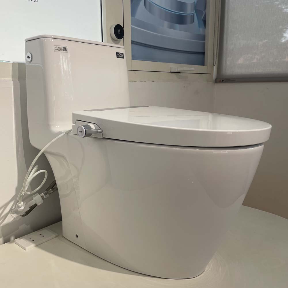 Bồn cầu 1 khối xả cảm ứng nắp rửa cơ INAX ACT-902 + CW-S32VN