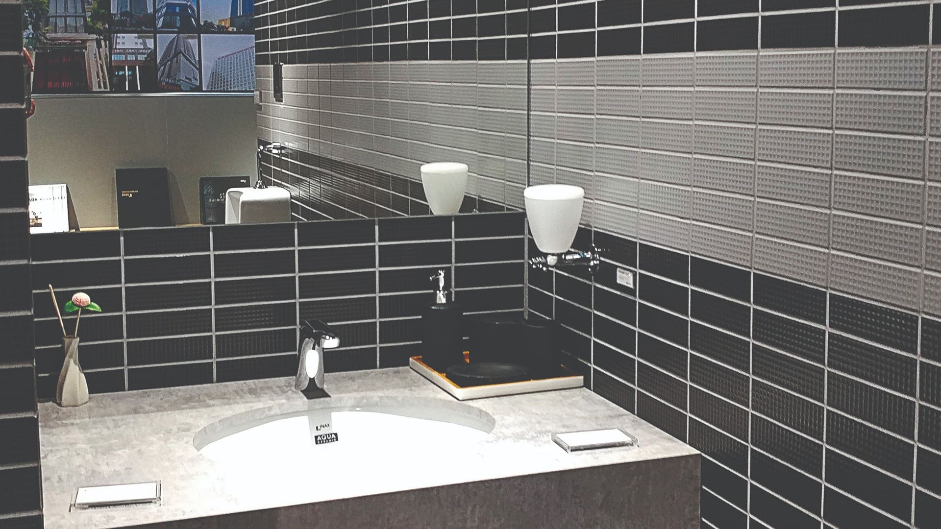 Gạch ốp tường COOL MIST GLASS INAX-355TT,SD/CMG