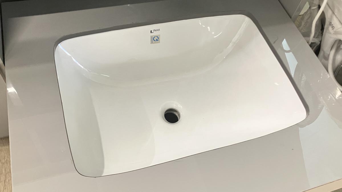 Chậu rửa mặt lavabo âm bàn INAX L-2298V/BW1