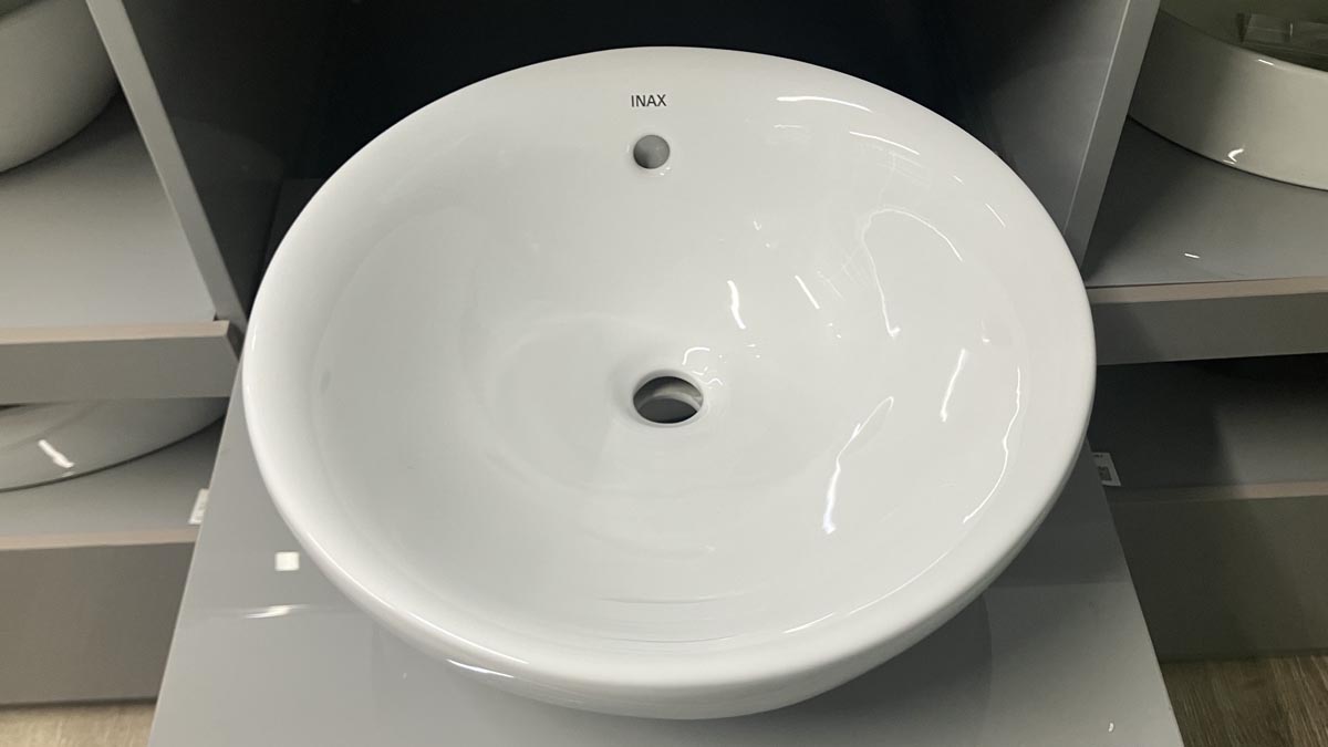 Chậu rửa mặt lavabo bán âm INAX L-333V (L333V)
