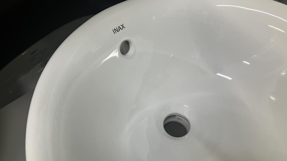 Chậu rửa mặt lavabo bán âm INAX L-333V (L333V)
