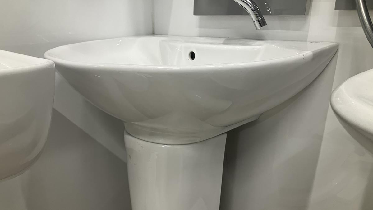 Chậu rửa lavabo treo tường INAX L-288V (L288V) (L-288VFC)