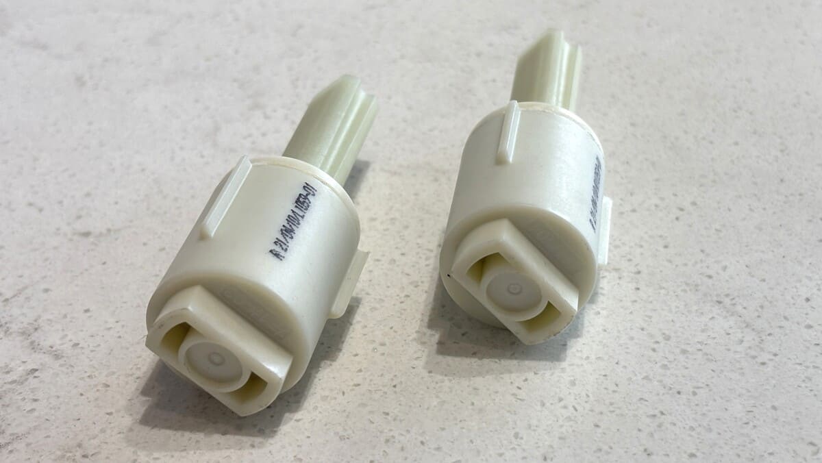 Chốt nắp đóng êm INAX A-1008VS-3/BW1